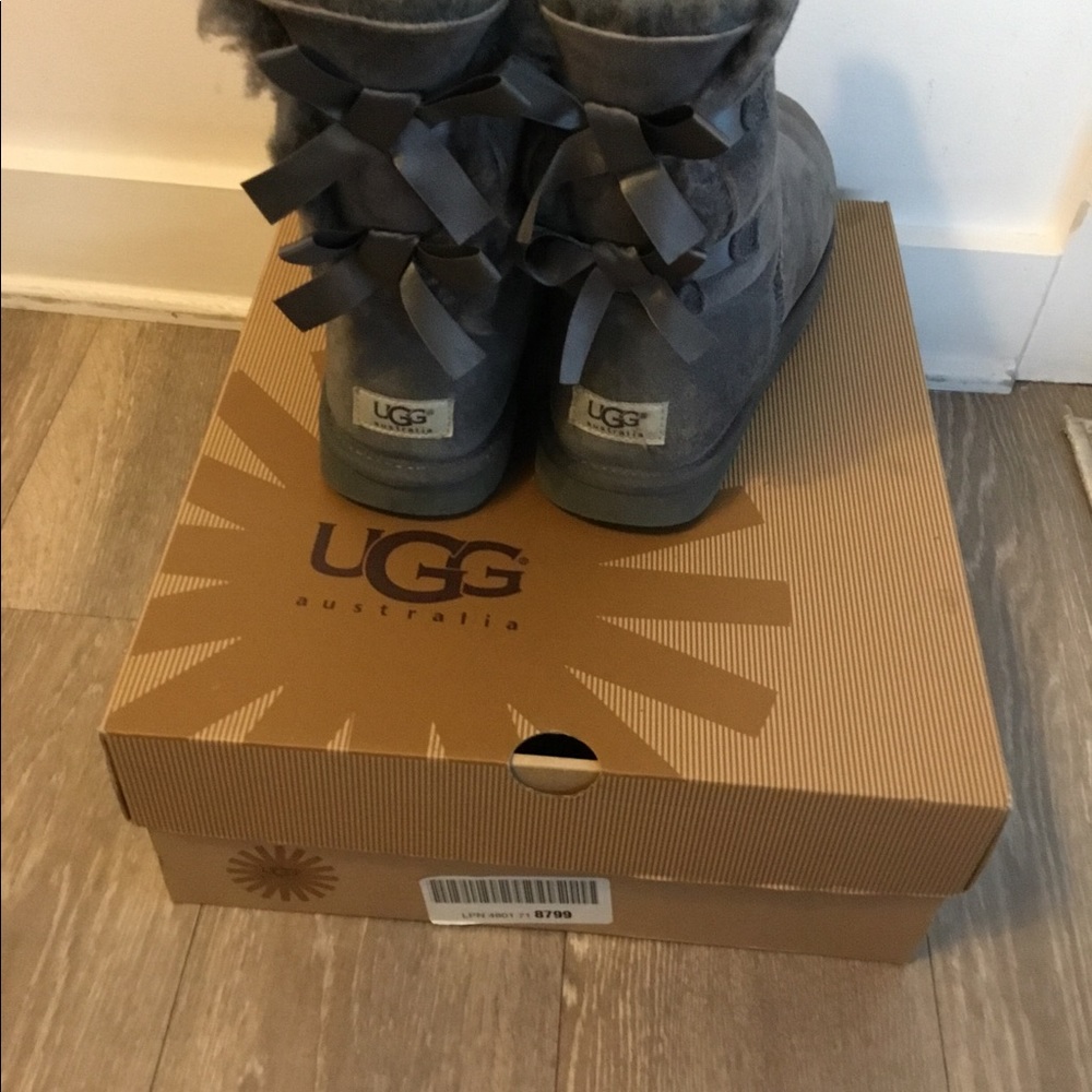 Ugg Gray Shoes with bow at the back Size 10 $150 - Picture 8 of 11